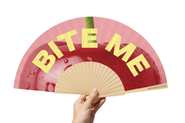 Éventail incurvé avec slogan "Bite Me Cherry" 23 cm - Duckstore_narbonne